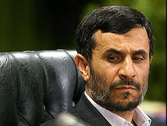 دکتر احمدی نژاد با صدور بیانیه ای حادثه سقوط اتوبوس سربازان وطن تسلیت گفت