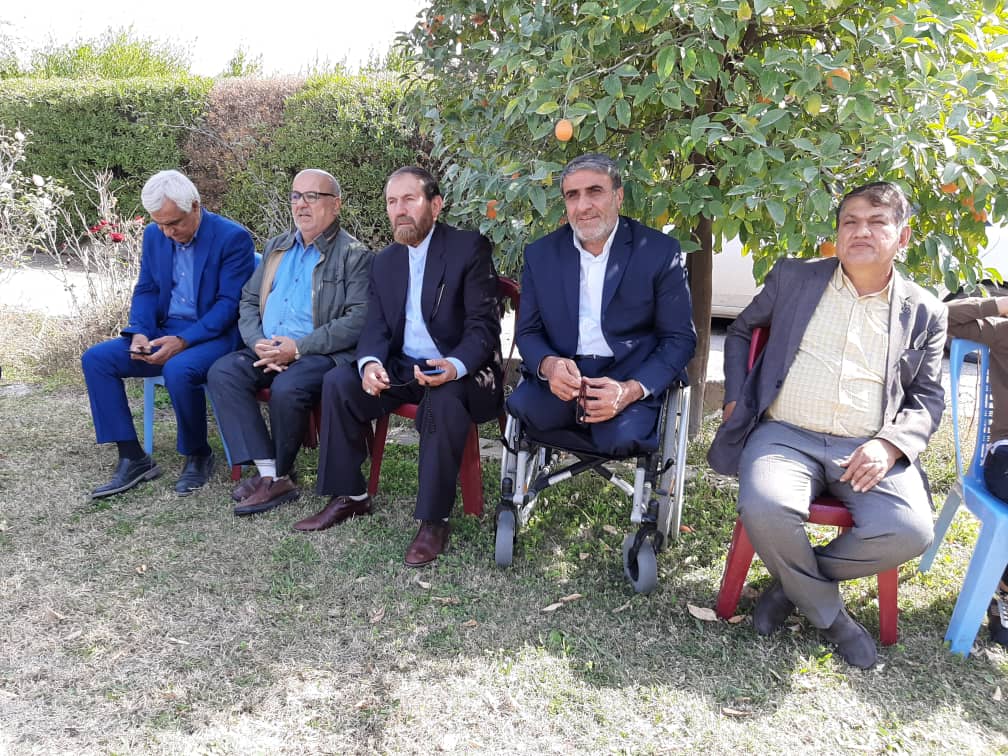 جلسه تعدادی از جانبازان با سید قدرت الله حسینی پور در منازل شرکت نفت 13