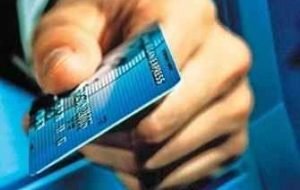 وزارت کشور: کارت‌های بانکی اتباع خارجی با کارت اقامت معتبر، صادر و تمدید می شود