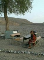 دانش آموزان بویر احمدی در کوه‌ها به دنبال اینترنت می‌گردند