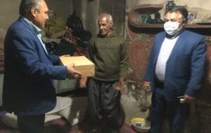 کمک‌های آموزش وپرورش عشایر استان میان زلزله زدگان سی‌سخت توزیع شد