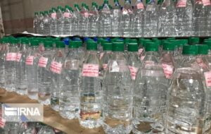 ۵۰۰ بسته وسایل بهداشتی در شهر زلزله زده سی سخت توزیع شد