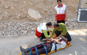 هلال احمر به مصدومان آتش سوزی نارک گچساران امدادرسانی کرد