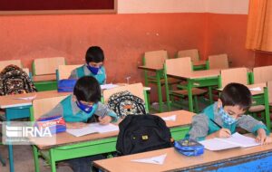 مشاور وزیر آموزش و پرورش: مدارس از نیمه دوم آبان حضوری می شوند 