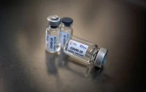 دانش آموزان کهگیلویه و بویراحمد برای تزریق واکسن کرونا اقدام کنند 