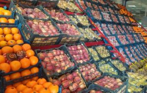 بازار آرام میوه در شب عید و ظرفیت تکمیل انبارهای میوه نوروزی