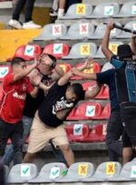 زدوخورد شدید در لیگ امارات/ضرب و شتم بازیکن توسط هوادار+عکس و فیلم