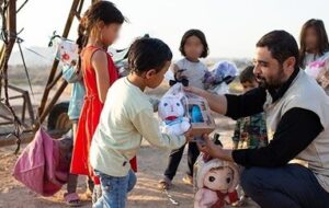 دل 300 کودک با اهدای اسباب بازی به یاد حضرت رقیه (سلام الله علیها) شاد شد.