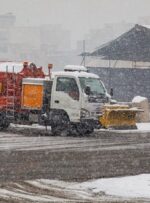 بارش شدید برف در محورهای مناطق سردسیری کهگیلویه وبویراحمد/ رانندگان زنجیر چرخ داشته باشند