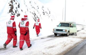 امدادرسانی هلال احمر به ۵۴۰ نفر در برف و کولاک آوج