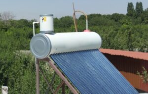 توزیع و نصب ۱۵۰۰ آبگرمکن خورشیدی در روستاهای جنگلی کهگیلویه و بویراحمد/ اجرای  ۱۰ کیلومتر کمربند حفاظتی