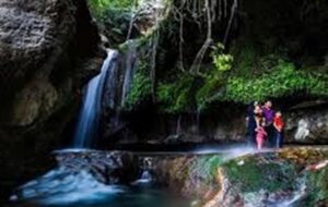 نارضایتی مسافران و گردشگران از افزایش عوارض ورودی آبشار یاسوج