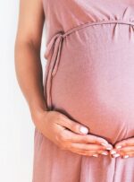 آیا کاشت و لاک ناخن برای زنان باردار و جنین مضر است؟