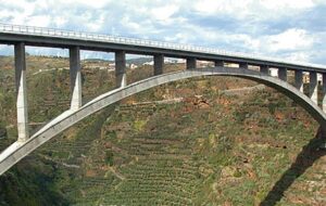 کلنگ‌زنی بزرگترین پل قوسی ایران با 325 متر طول در جاده یاسوج- سی‌سخت