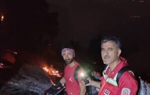 کنترل آتش در کوه نارک گچساران  و مصدوم شدن دبیر ستاد بحران