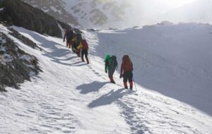 صعودهای بد موقع و دردسرساز کوهنوردان به ارتفاعات دنا+ تصاویر