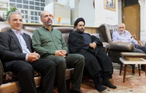 یک فرماندار و اتاقهایی خالی یک فرماندار و اتاقهایی خالی