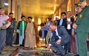 ادای احترام مسئولان گچساران به مقام شامخ شهدا ادای احترام مسئولان گچساران به مقام شامخ شهدا