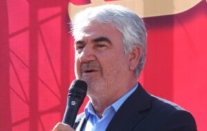 ایستادگی و مقاومت تنها راه مقابله با استکبار است ایستادگی و مقاومت تنها راه مقابله با استکبار است