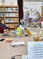 نقد کتاب «از صفحه خارج شو» در گچساران+ تصاویر