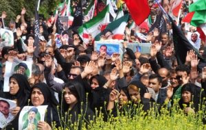 بدرقه باشکوه شهید «هاشم سیناء» در گچساران+ تصاویر بدرقه باشکوه شهید «هاشم سیناء» در گچساران+ تصاویر