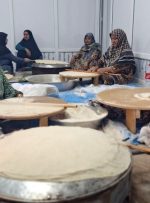 ایثار بانوان گچسارانی با پخت نان محلی+ فیلم