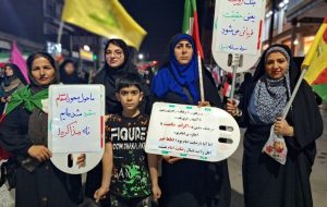 پرچمداری گچسارانیها در میدان حماسه+ تصاویر پرچمداری گچسارانیها در میدان حماسه+ تصاویر